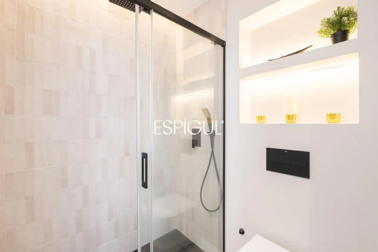 Luxury apartment with private terrace and pool in Sants