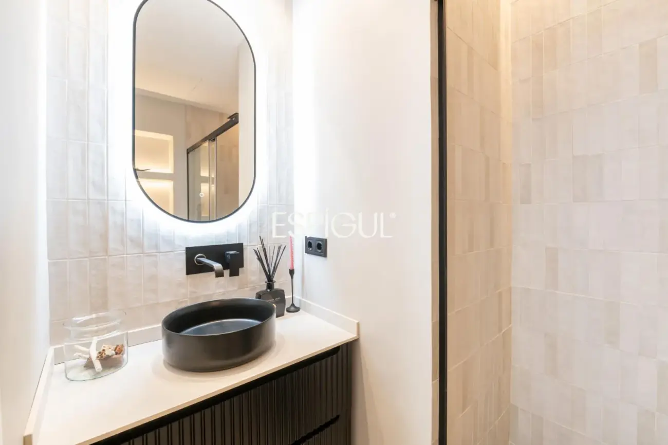 Luxury apartment with private terrace and pool in Sants