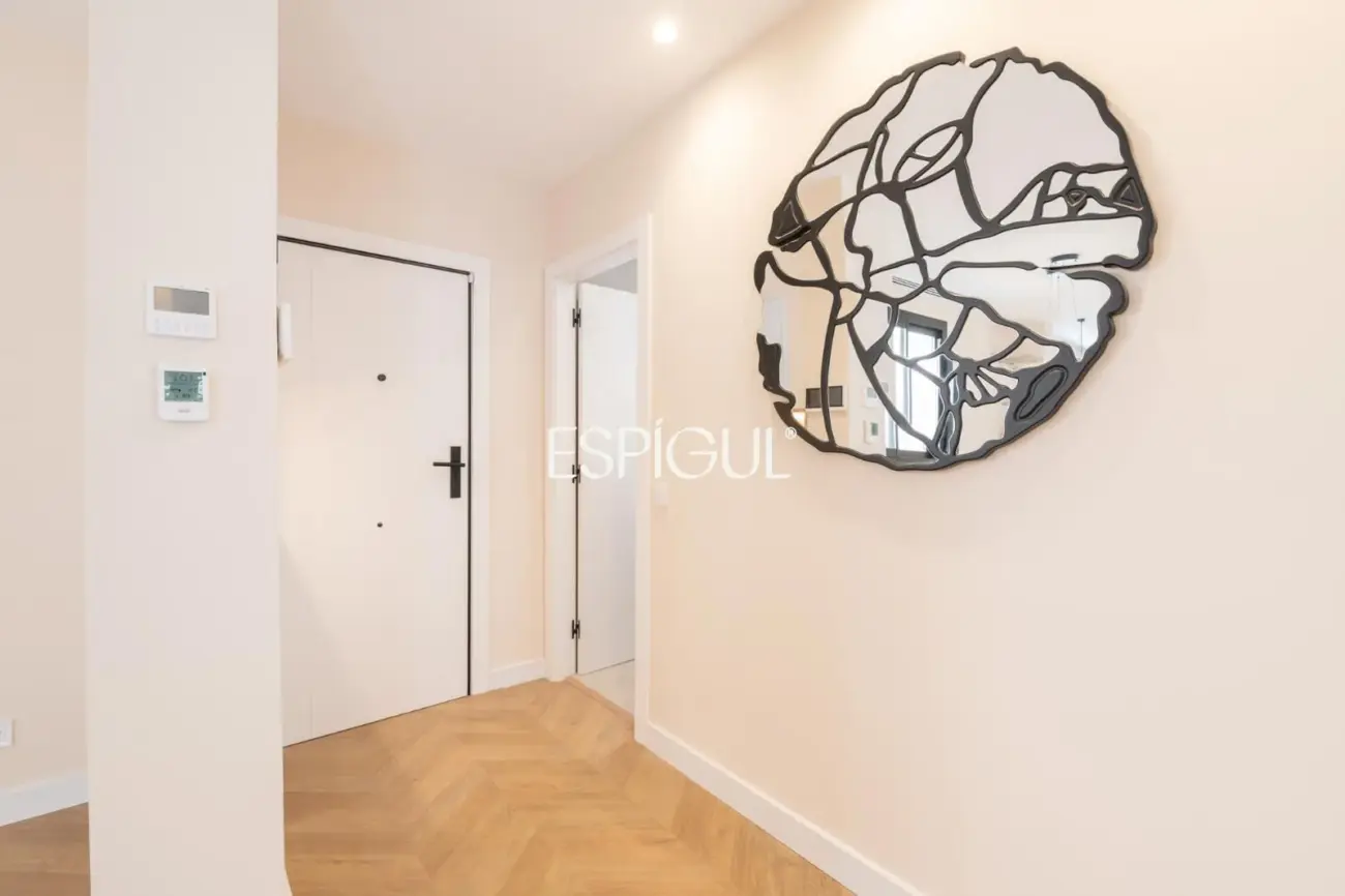 Luxury apartment with private terrace and pool in Sants