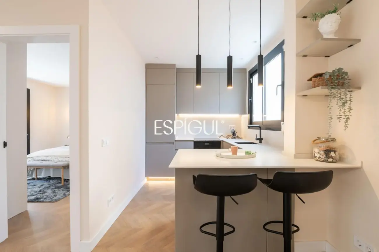 Luxury apartment with private terrace and pool in Sants