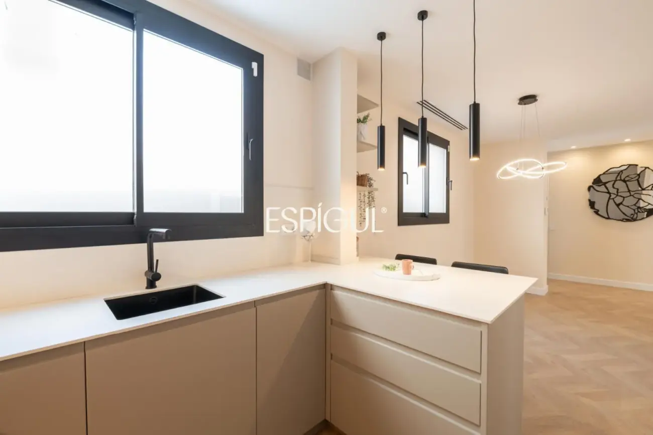 Luxury apartment with private terrace and pool in Sants