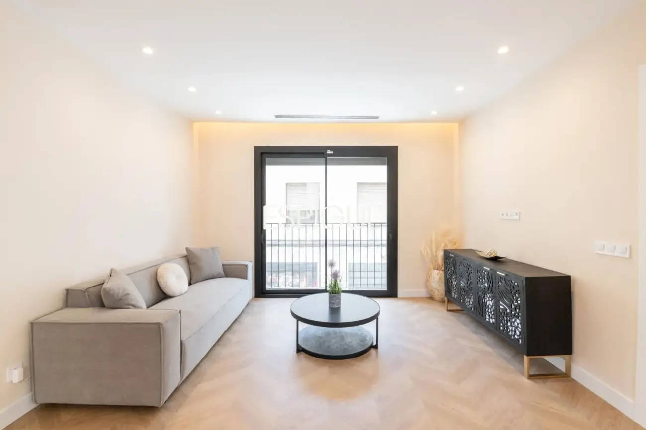 Luxury apartment with private terrace and pool in Sants