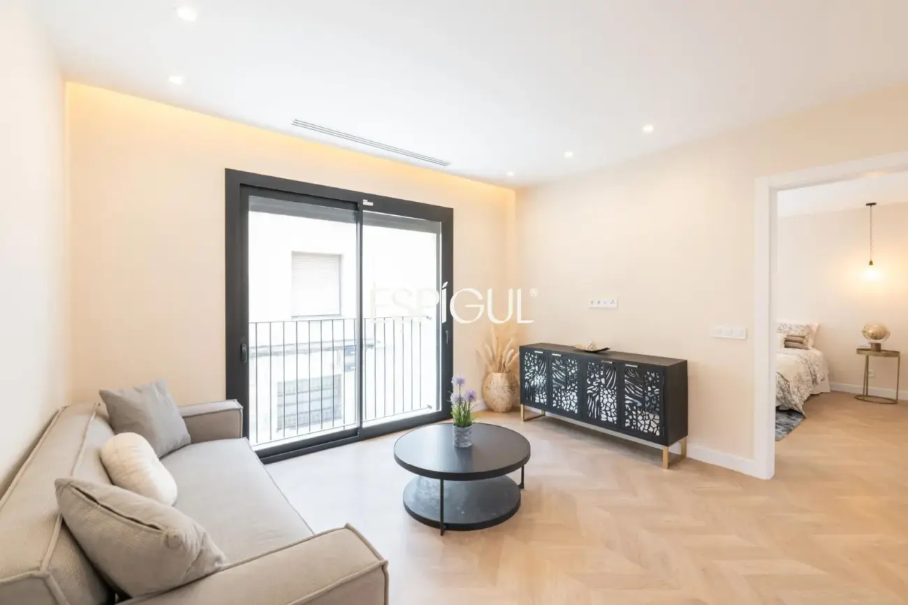 Luxury apartment with private terrace and pool in Sants