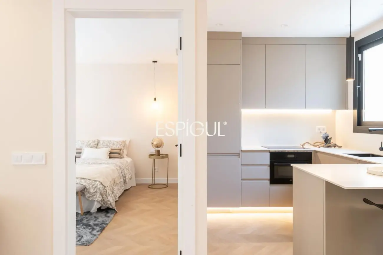 Luxury apartment with private terrace and pool in Sants