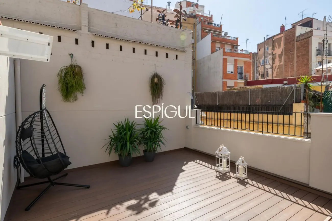 Luxury apartment with private terrace and pool in Sants