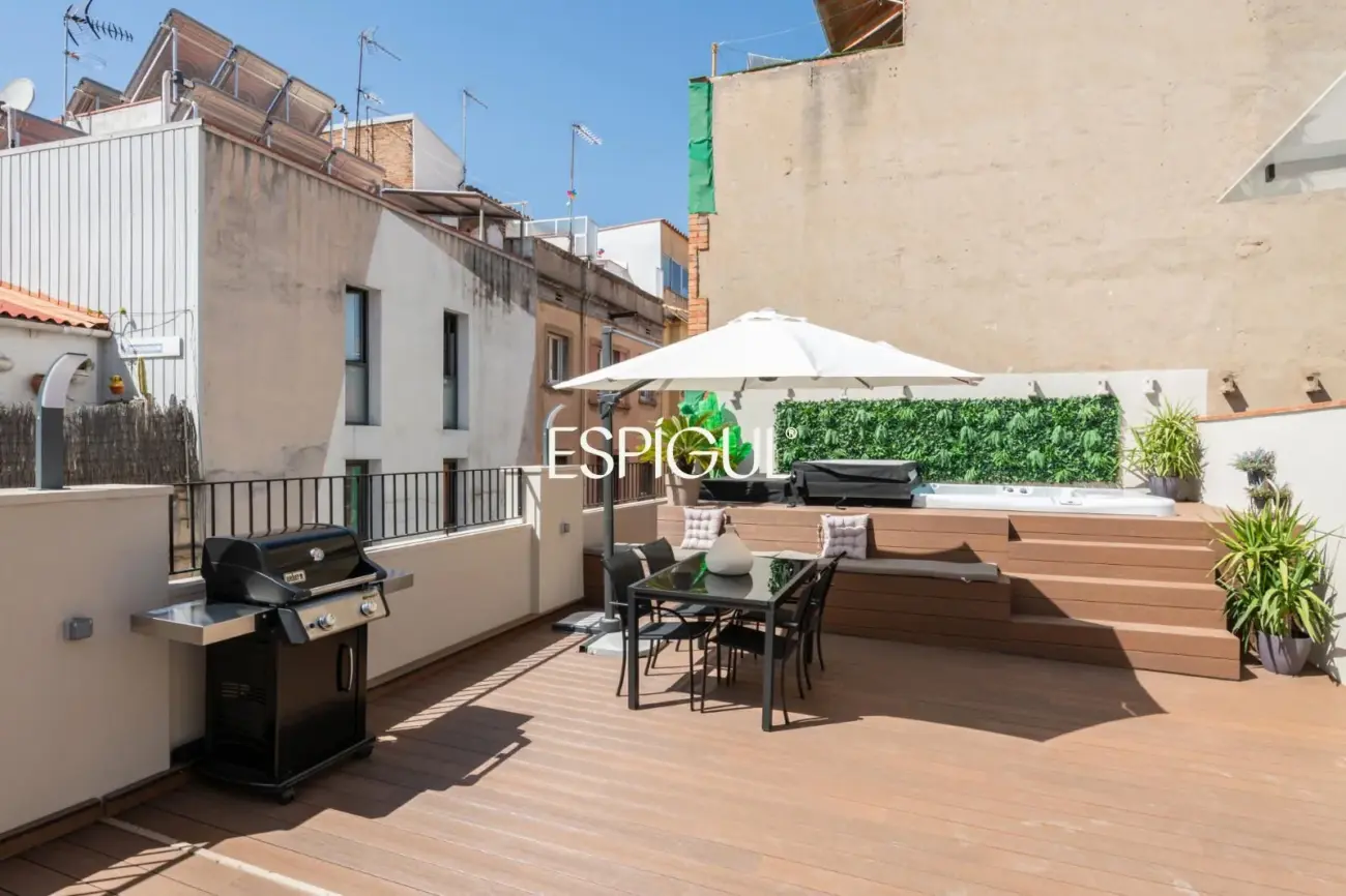Luxury apartment with private terrace and pool in Sants