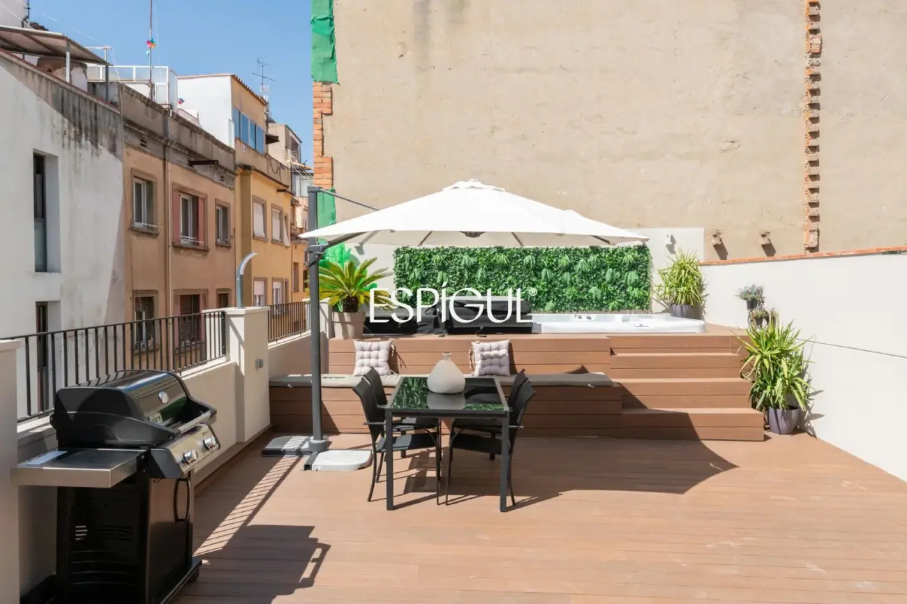 Luxury apartment with private terrace and pool in Sants