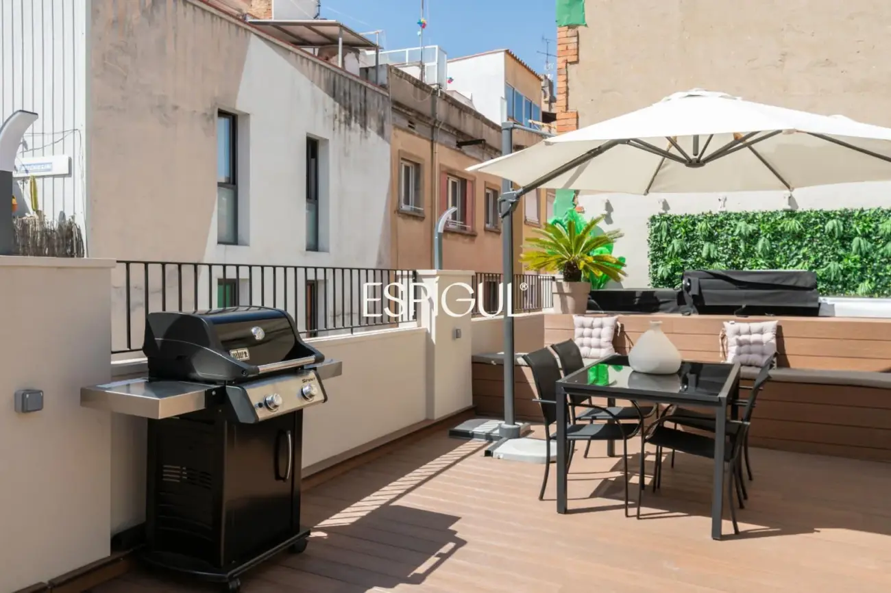 Luxury apartment with private terrace and pool in Sants