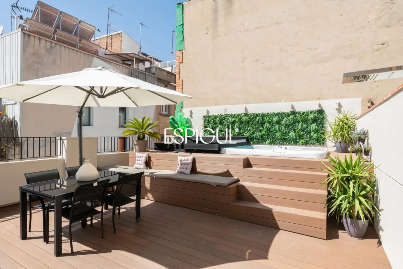 Luxury apartment with private terrace and pool in Sants
