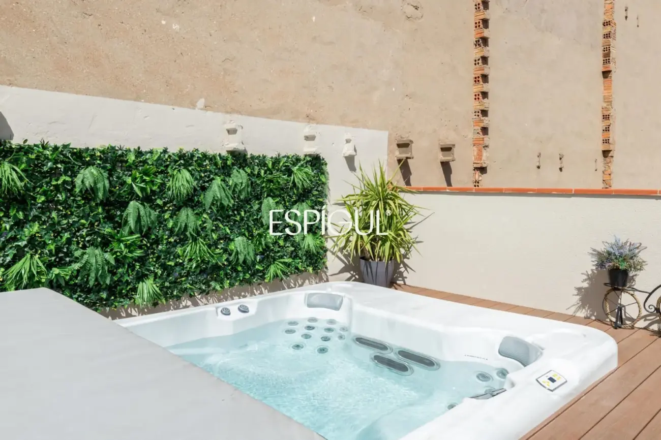 Luxury apartment with private terrace and pool in Sants