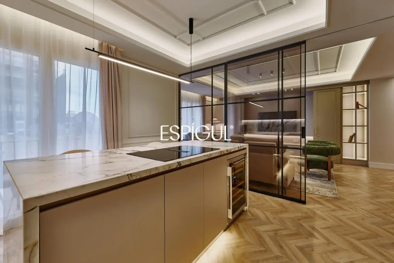 Piso en venta en Diego de León con terraza, Lista