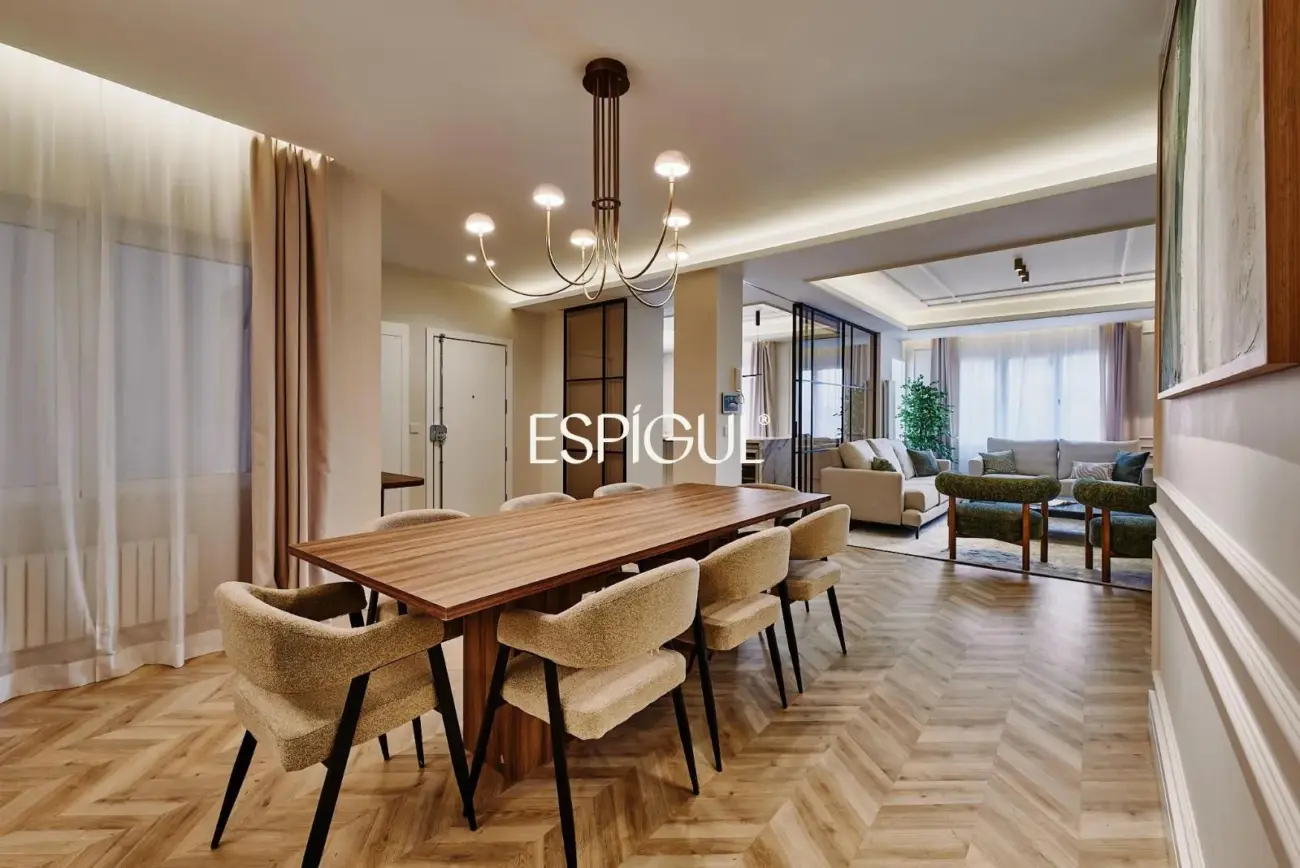 Piso en venta en Diego de León con terraza, Lista