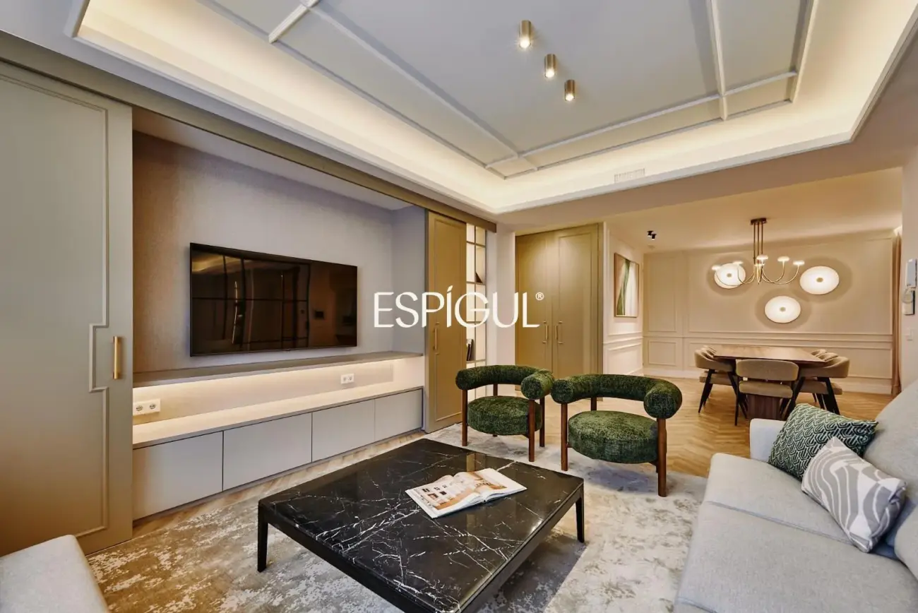 Piso en venta en Diego de León con terraza, Lista