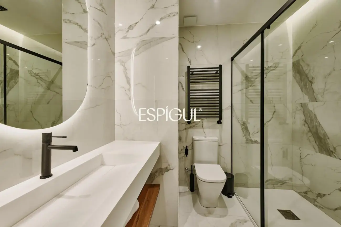 Piso en venta en Diego de León con terraza, Lista