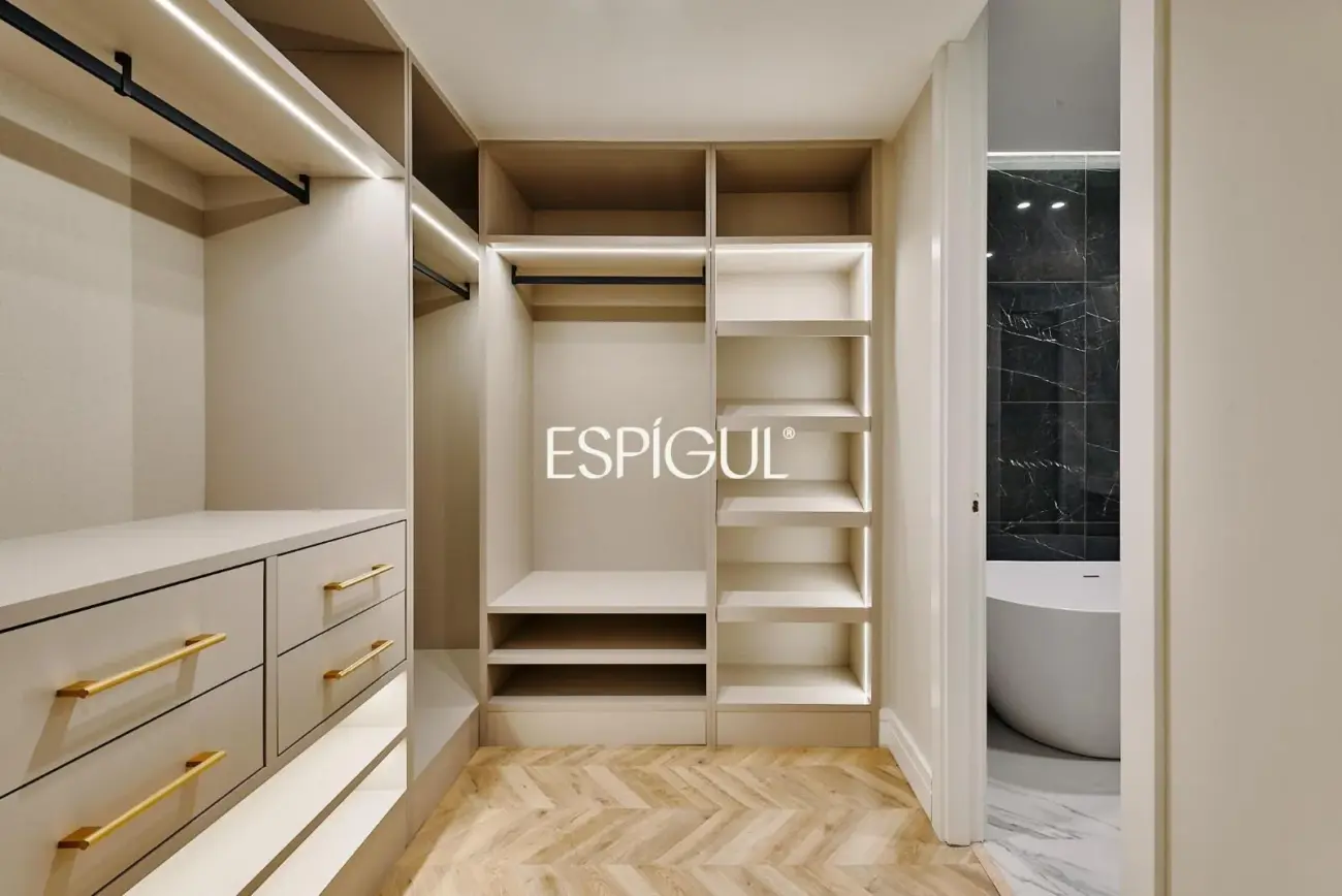 Piso en venta en Diego de León con terraza, Lista