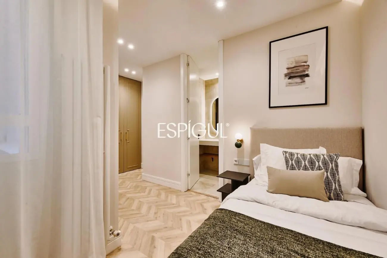 Piso en venta en Diego de León con terraza, Lista