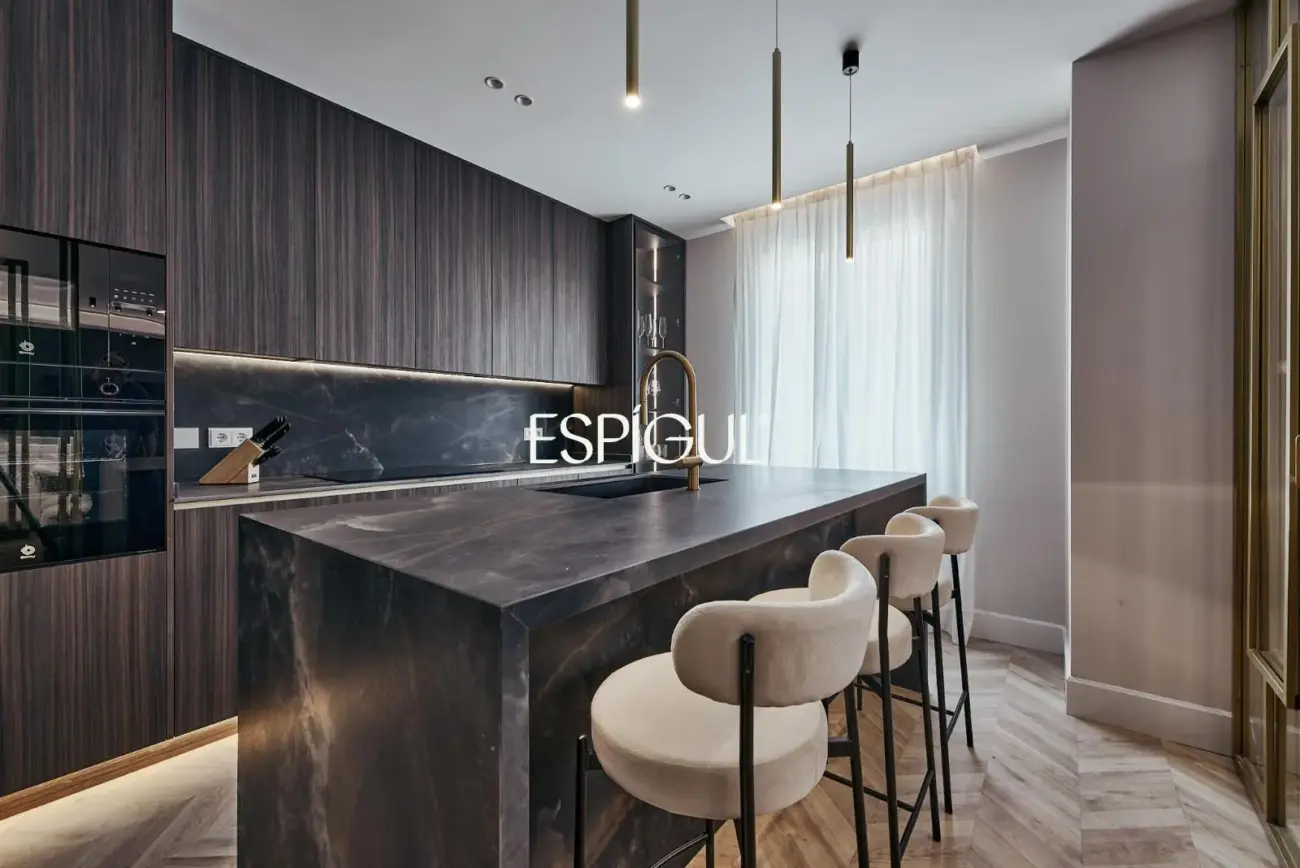 Apartment for sale in a classic building in Barrio Salamanca