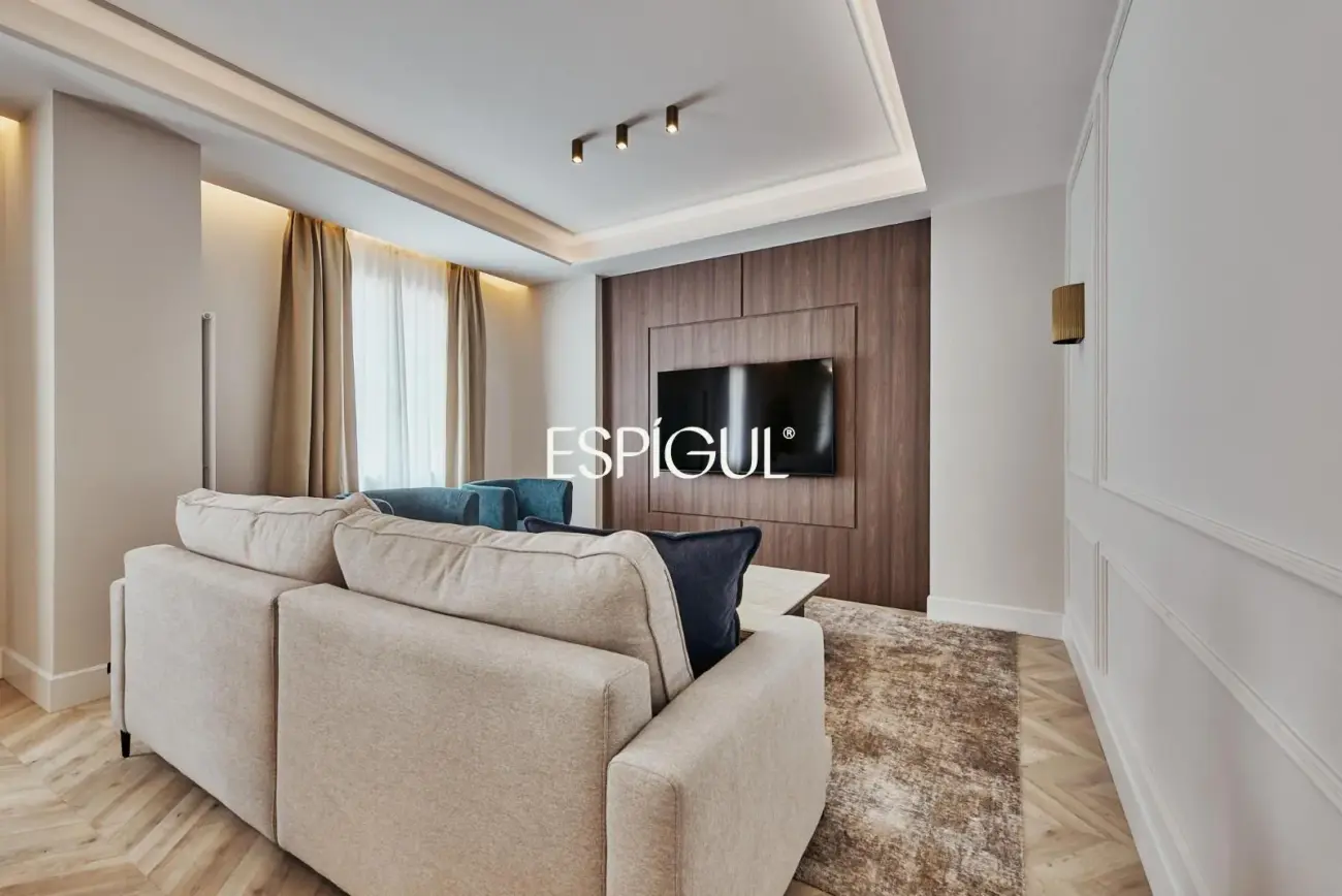 Apartment for sale in a classic building in Barrio Salamanca