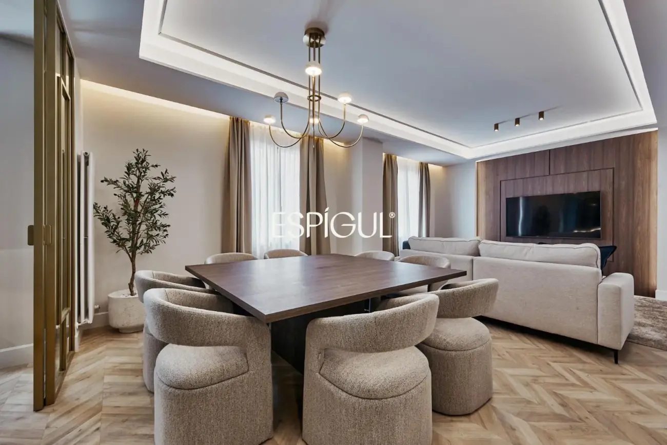 Apartment for sale in a classic building in Barrio Salamanca