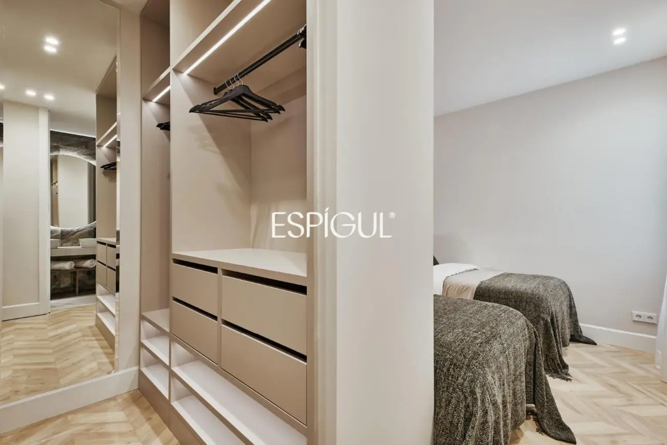 Apartment for sale in a classic building in Barrio Salamanca