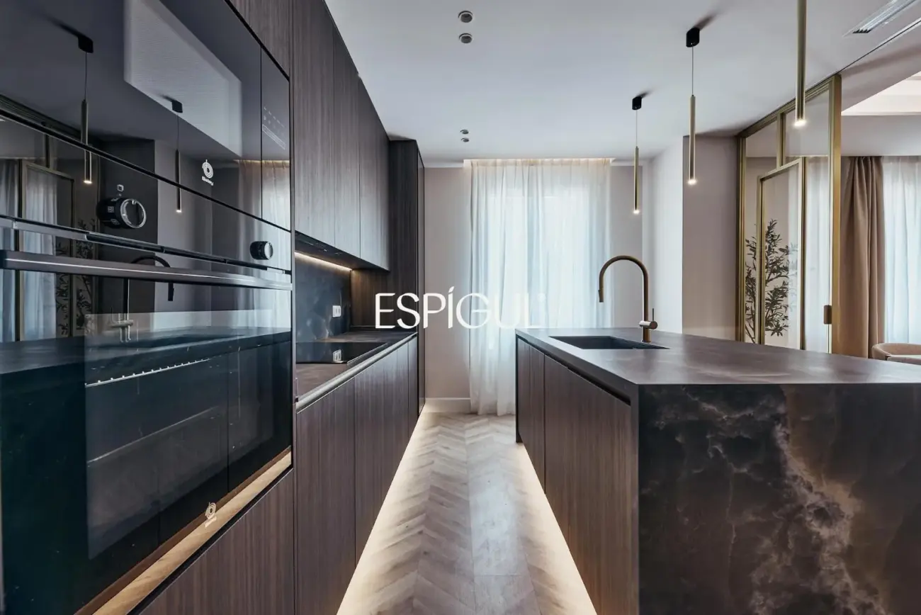 Apartment for sale in a classic building in Barrio Salamanca