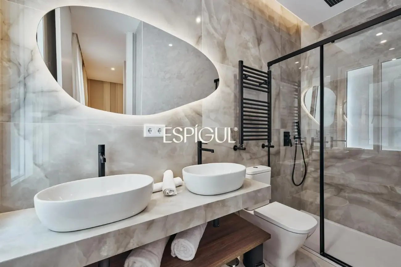 Apartment for sale in a classic building in Barrio Salamanca