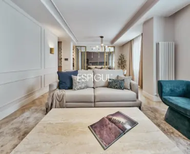 Apartment for sale in a classic building in Barrio Salamanca