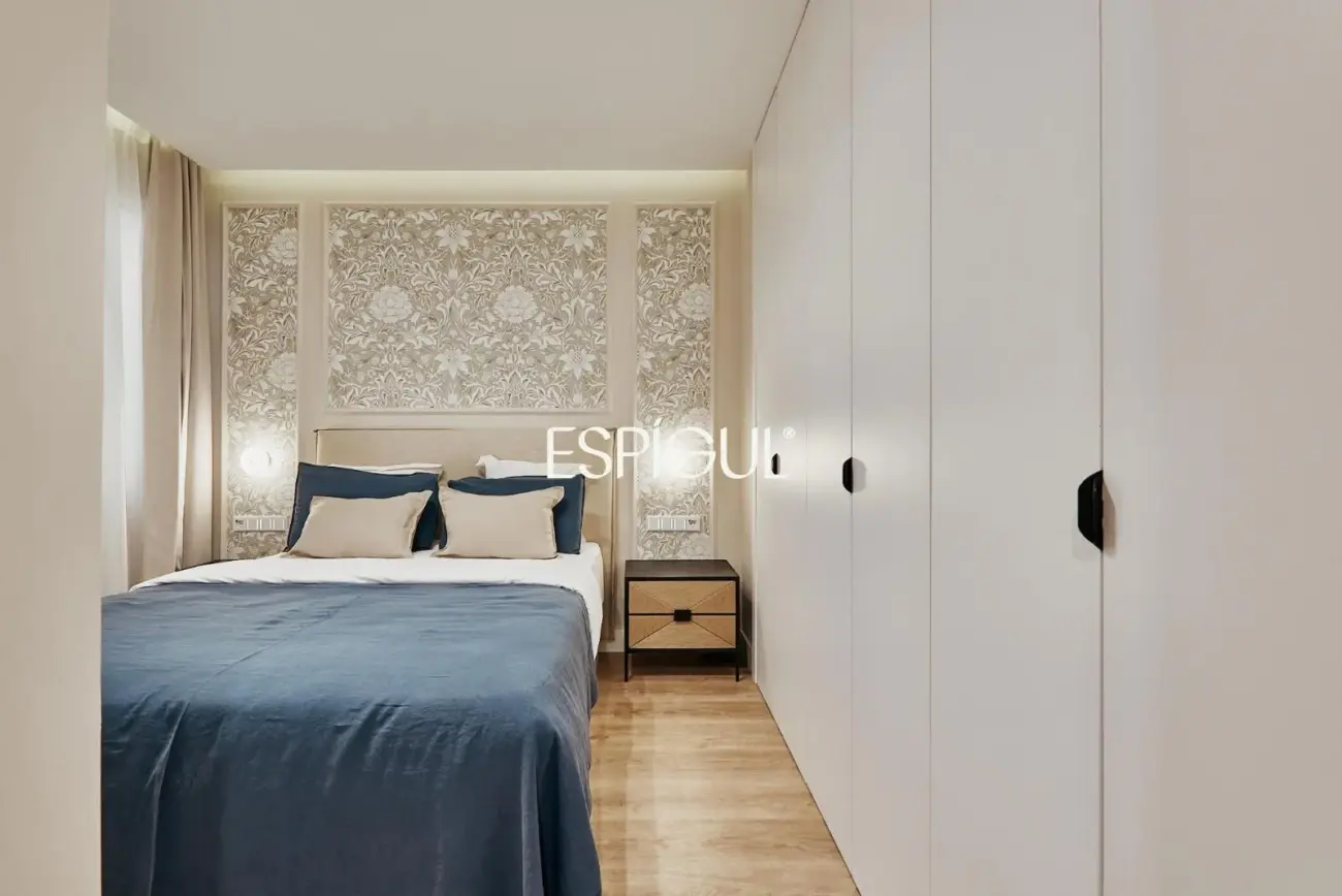 Piso en venta exterior reformado con plaza de garaje en Lista