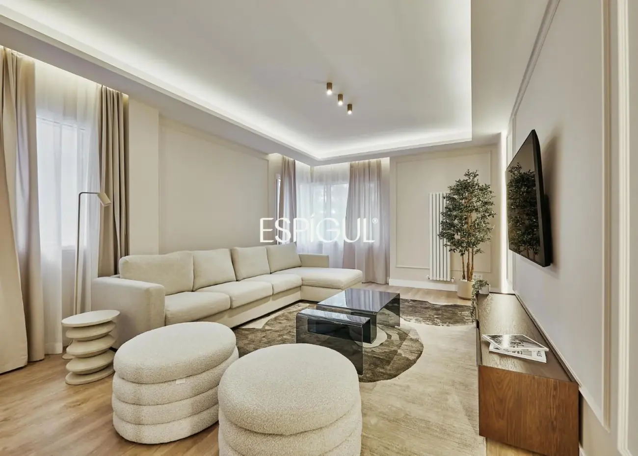 Piso en venta exterior reformado con plaza de garaje en Lista