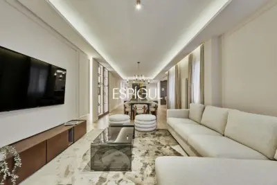 Piso en venta exterior reformado con plaza de garaje en Lista