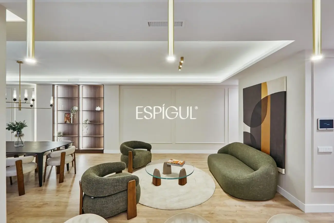 Piso en venta exterior reformado con plaza de garaje en Lista