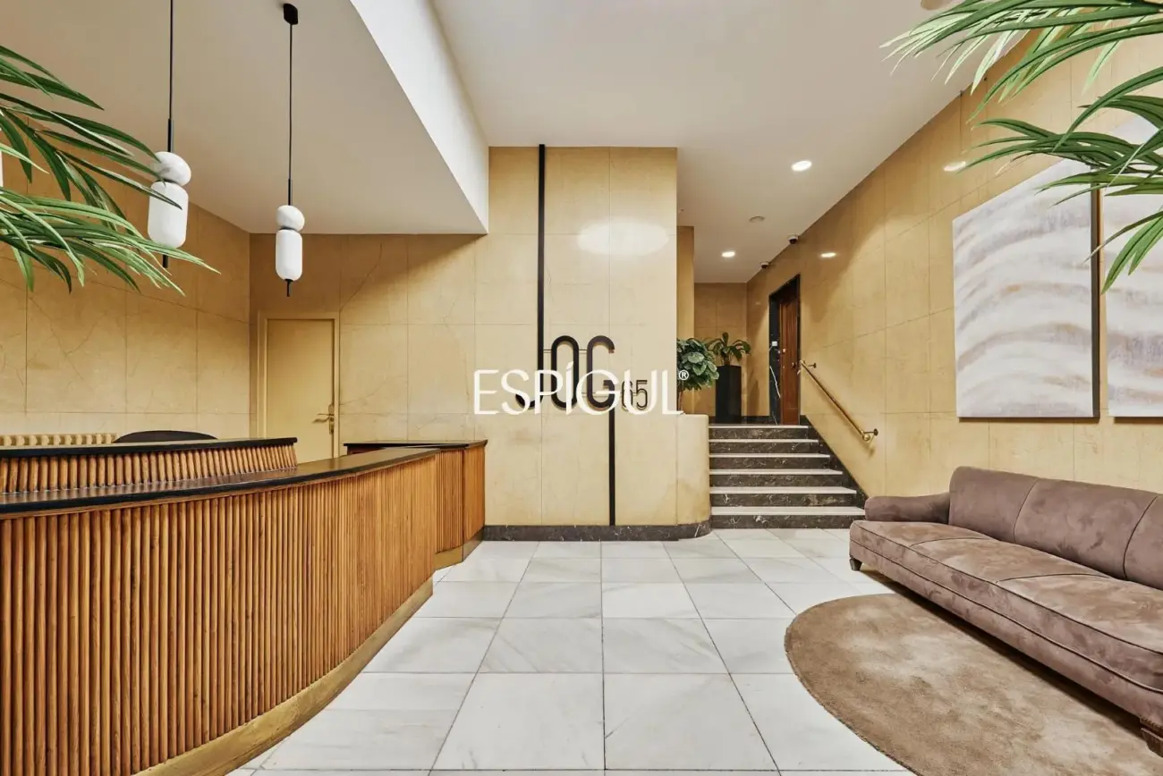 Piso en venta exterior reformado con plaza de garaje en Lista