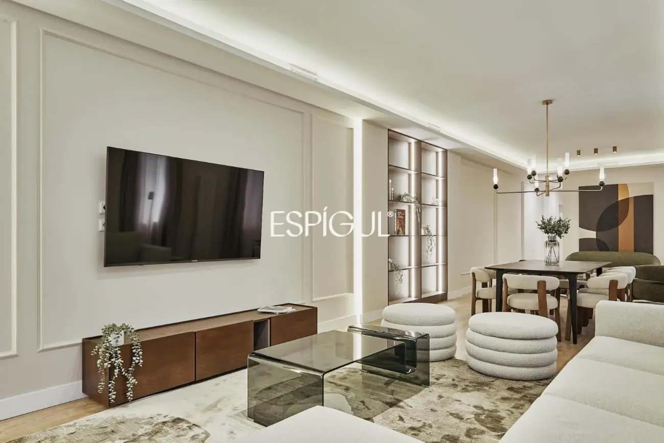 Piso en venta exterior reformado con plaza de garaje en Lista