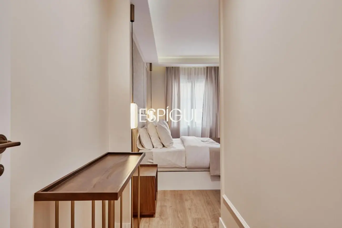 Piso en venta exterior reformado con plaza de garaje en Lista