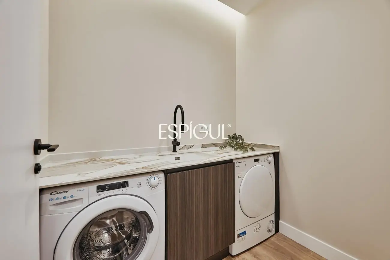 Piso en venta exterior reformado con plaza de garaje en Lista