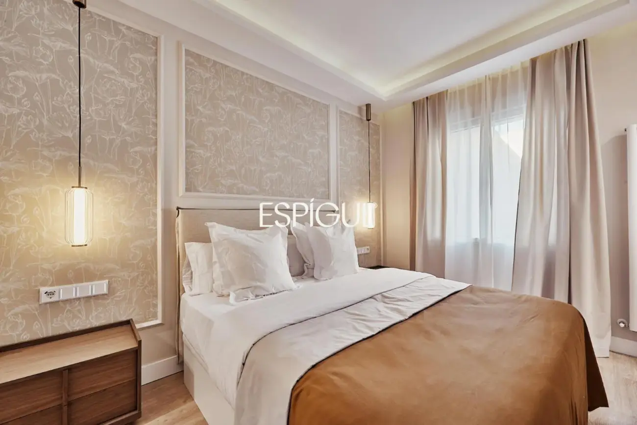 Piso en venta exterior reformado con plaza de garaje en Lista