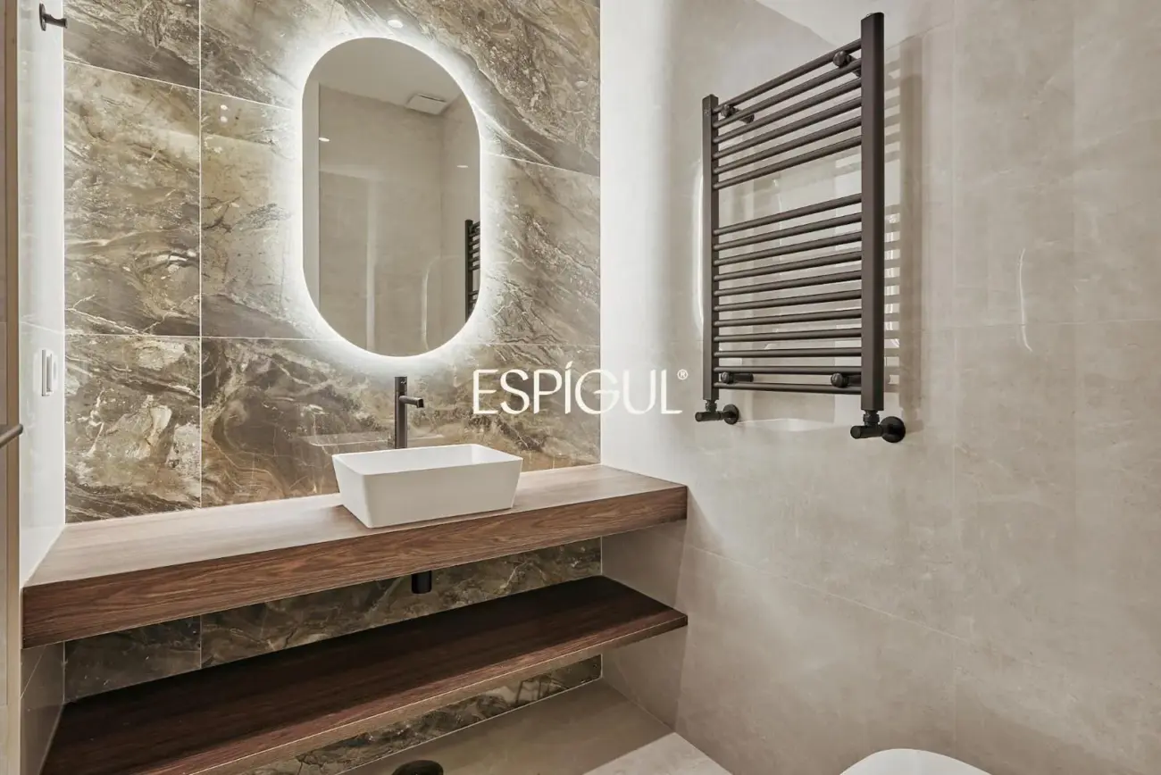 Piso en venta exterior reformado con plaza de garaje en Lista