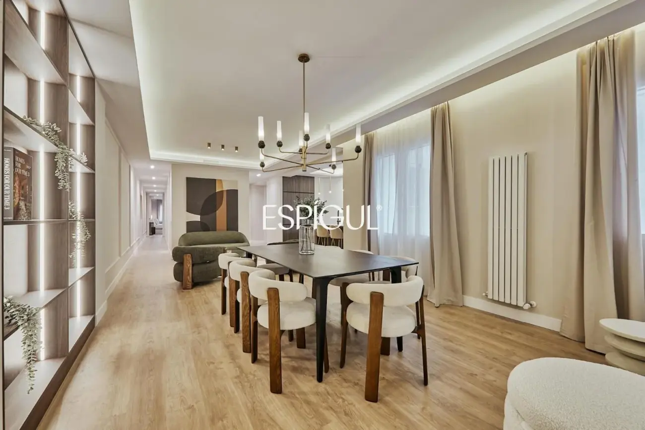 Piso en venta exterior reformado con plaza de garaje en Lista