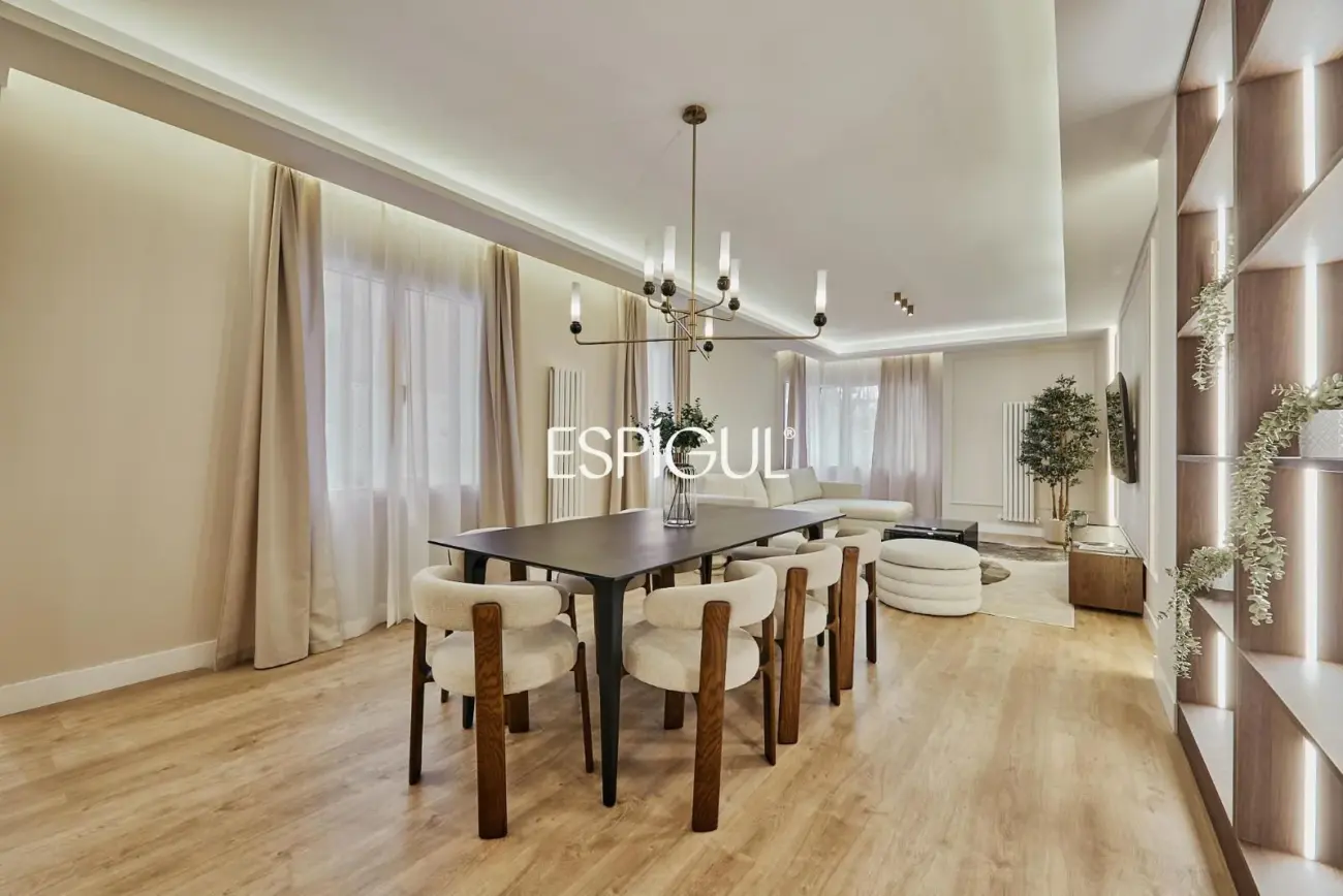 Piso en venta exterior reformado con plaza de garaje en Lista