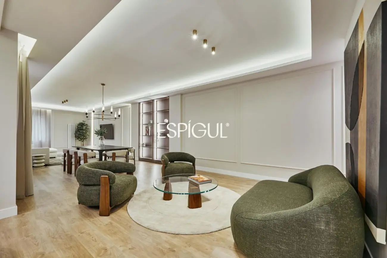 Piso en venta exterior reformado con plaza de garaje en Lista