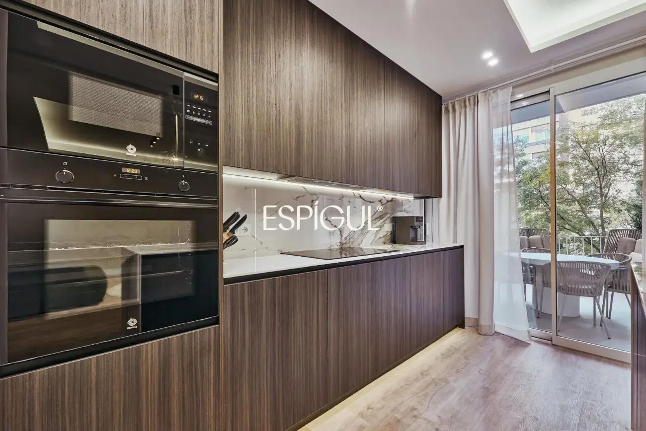 Piso en venta exterior reformado con plaza de garaje en Lista