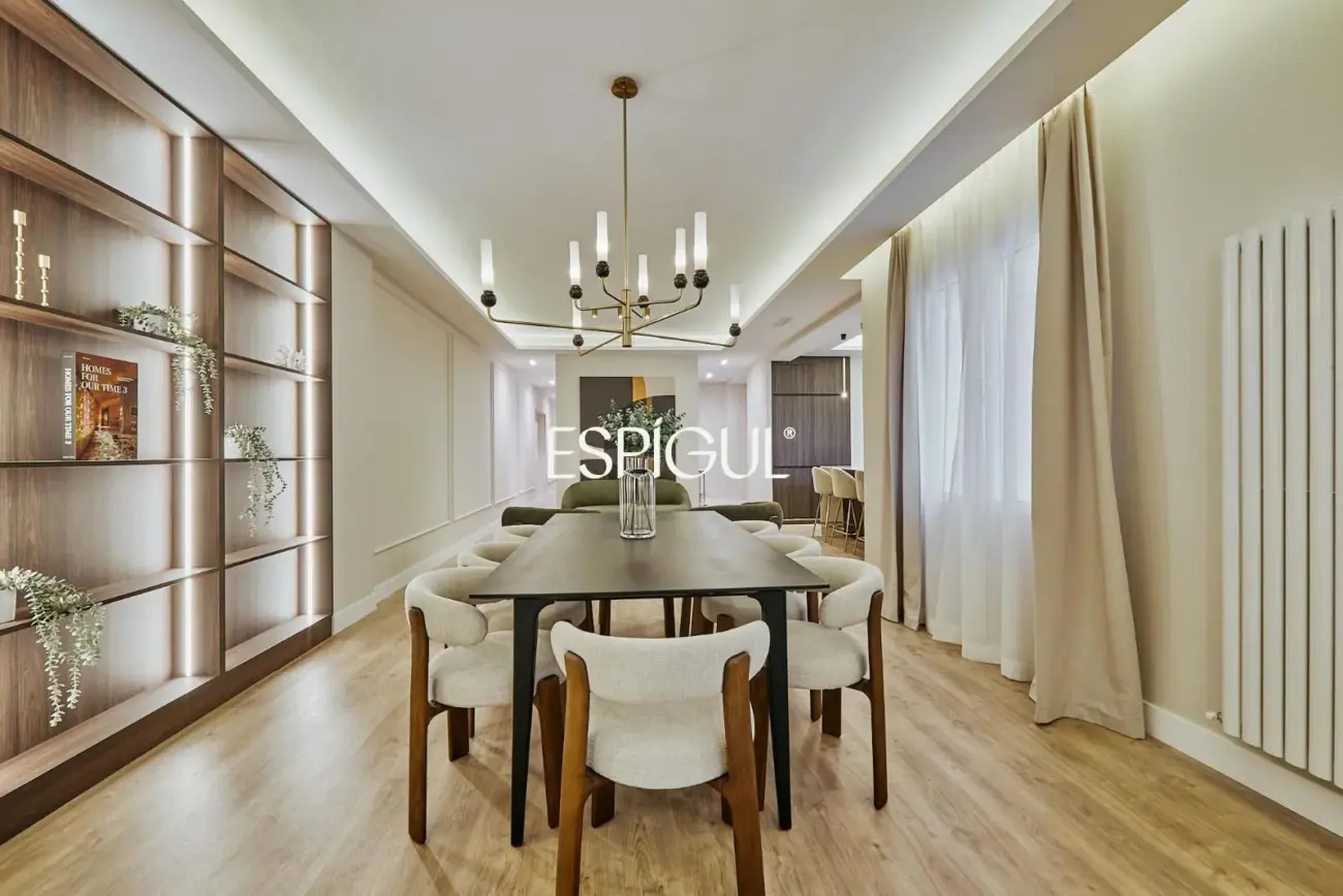 Piso en venta exterior reformado con plaza de garaje en Lista