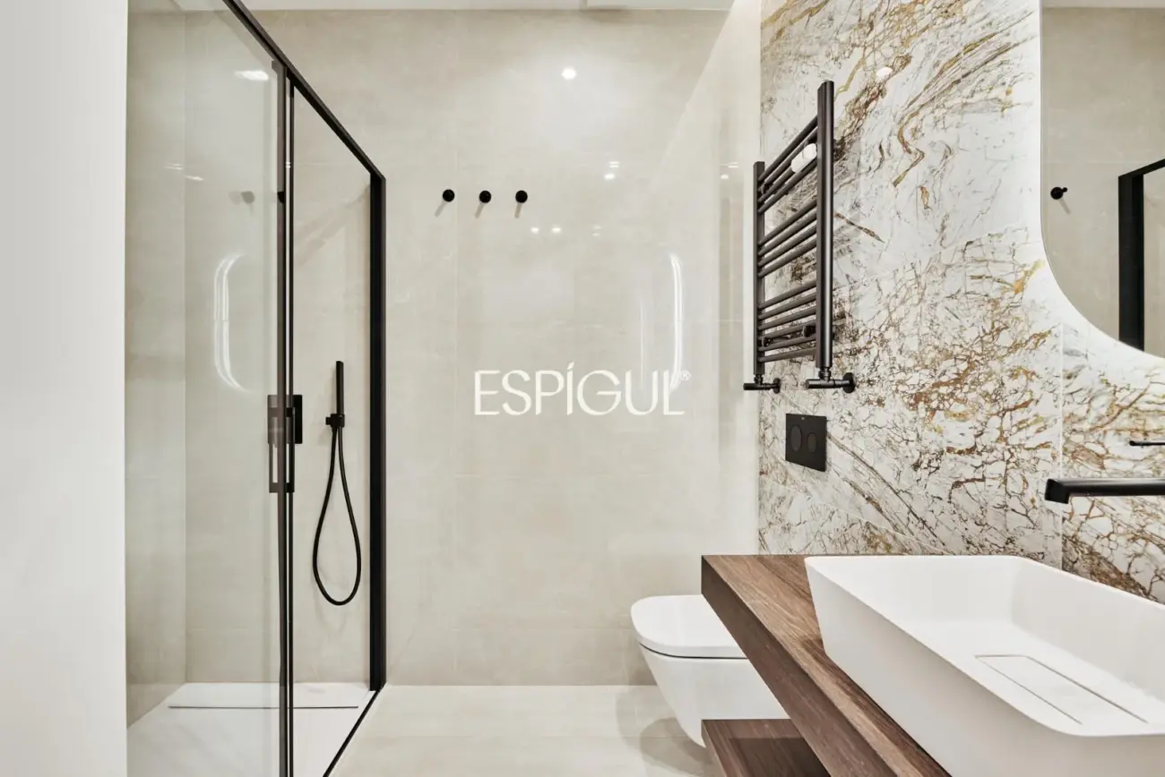 Отремонтированная внешняя квартира с террасой на продажу в Гойе, район Саламанка