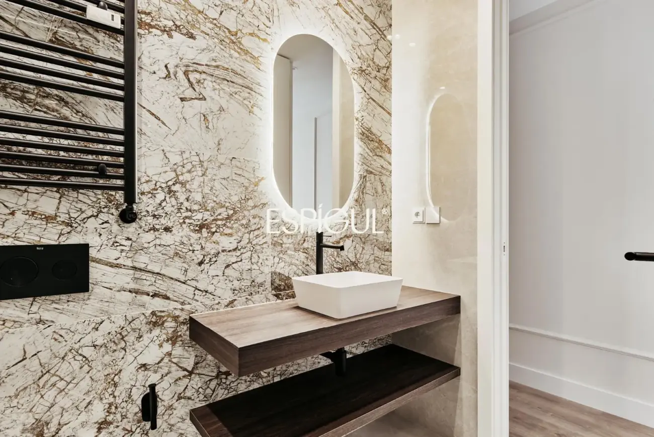 Отремонтированная внешняя квартира с террасой на продажу в Гойе, район Саламанка