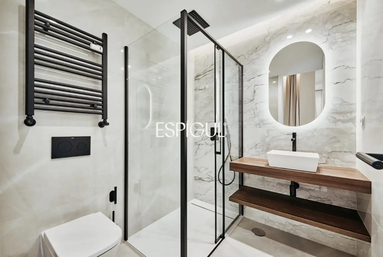 Отремонтированная внешняя квартира с террасой на продажу в Гойе, район Саламанка