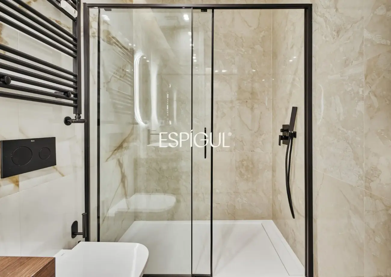 Отремонтированная внешняя квартира с террасой на продажу в Гойе, район Саламанка