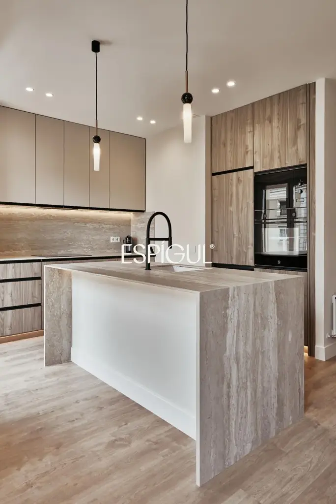 Отремонтированная внешняя квартира с террасой на продажу в Гойе, район Саламанка