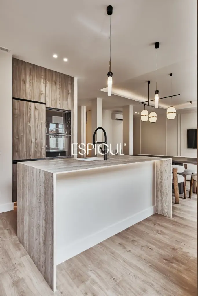 Отремонтированная внешняя квартира с террасой на продажу в Гойе, район Саламанка