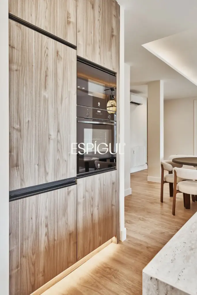 Отремонтированная внешняя квартира с террасой на продажу в Гойе, район Саламанка