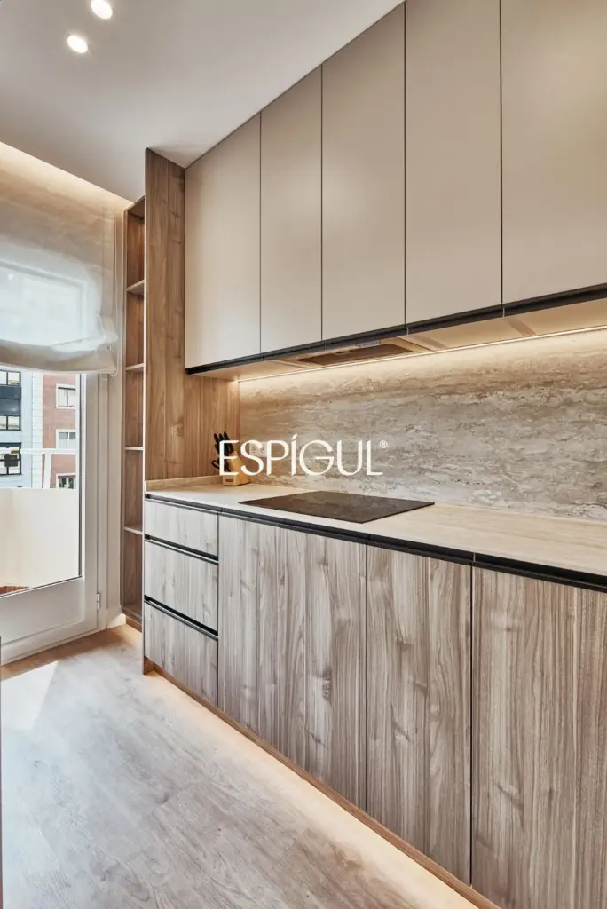 Отремонтированная внешняя квартира с террасой на продажу в Гойе, район Саламанка